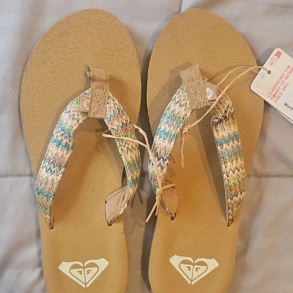NEW Roxy Flip Flops - Picture 2 of 4